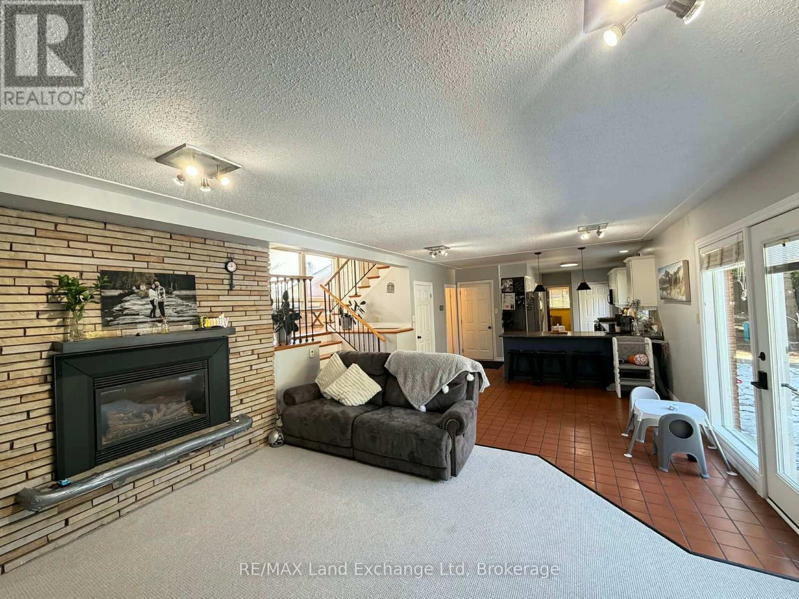 320 SUMMIT DRIVE - 12