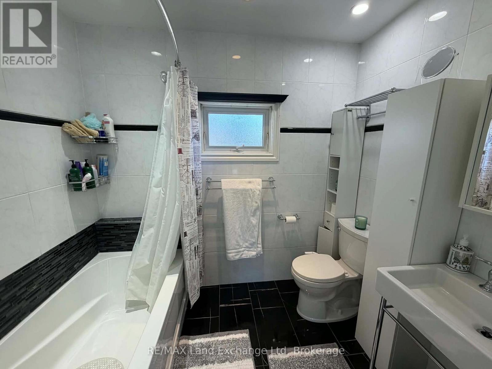 320 SUMMIT DRIVE - 27