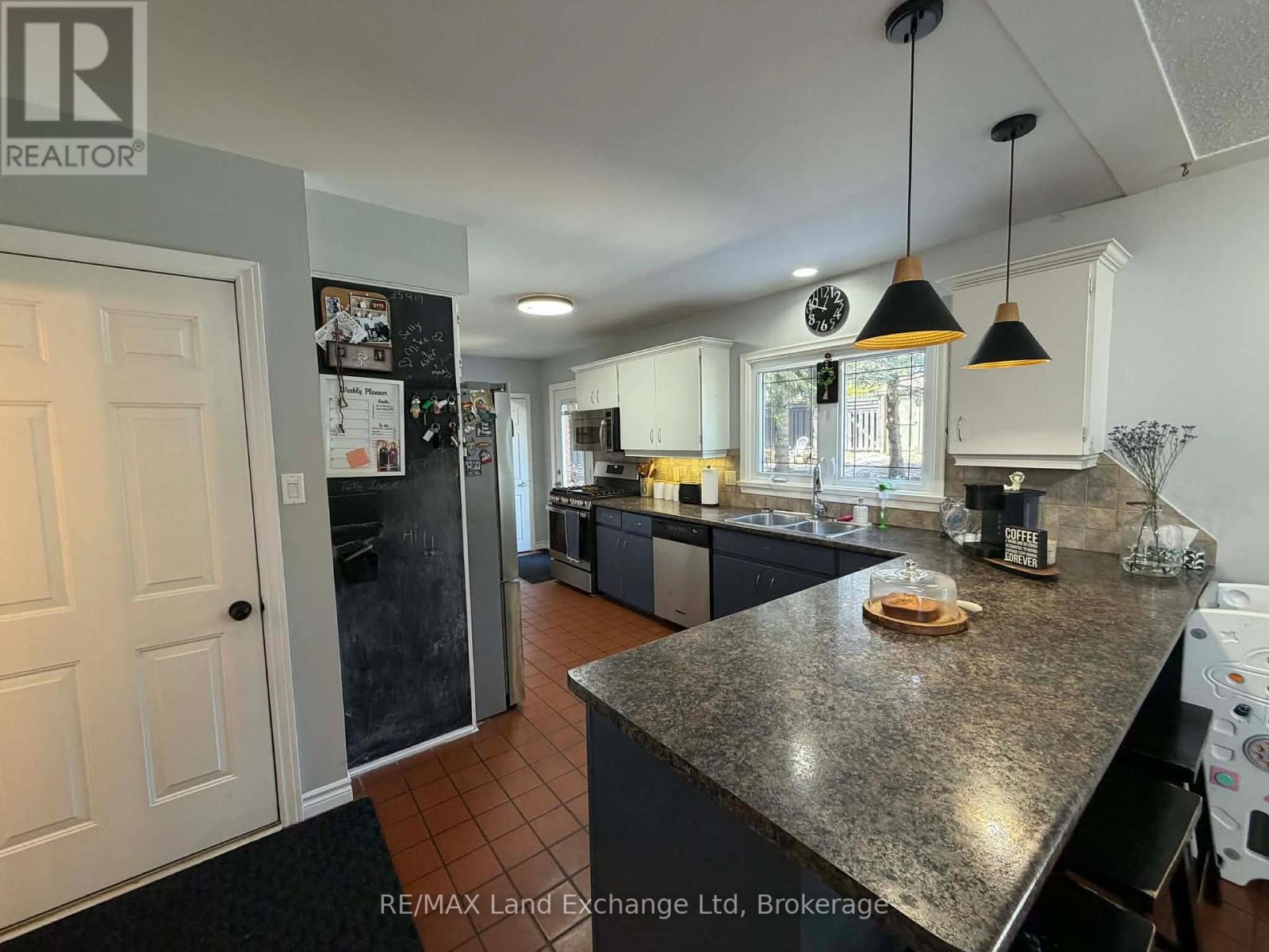 320 SUMMIT DRIVE - 14