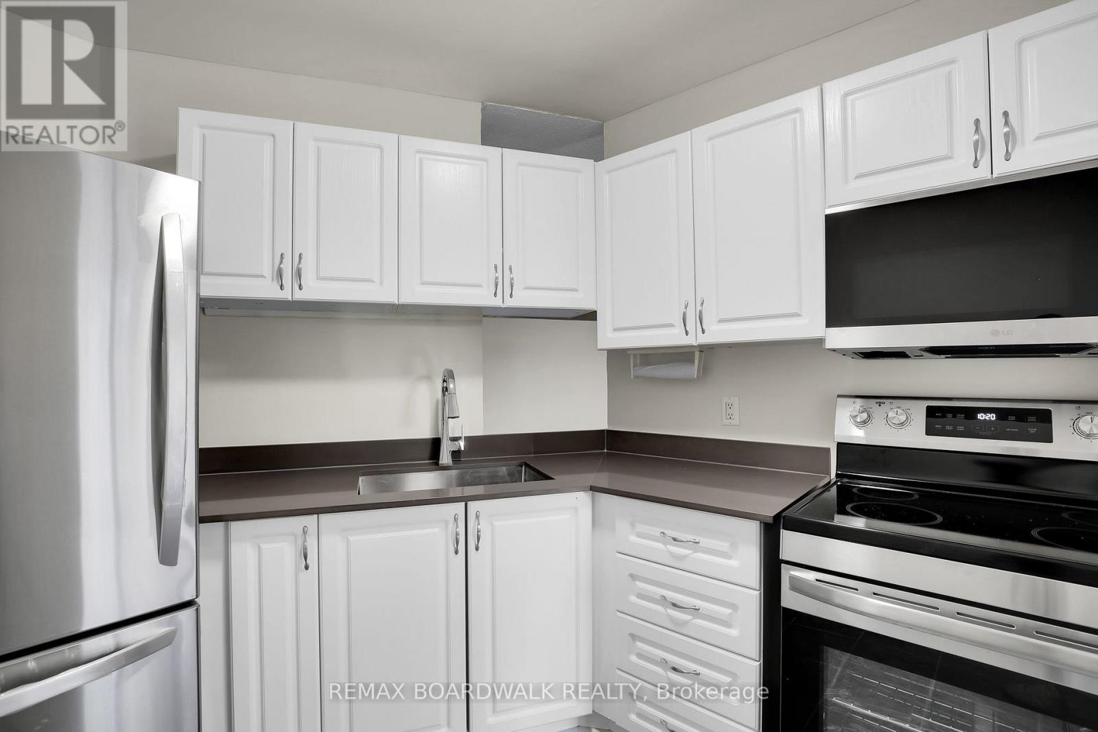 2 Bed, 1 Bath Apartment for Sale in Ottawa – 115 – 2020 JASMINE CRESCENT, Ottawa – MLS# X13476464 - Image 15