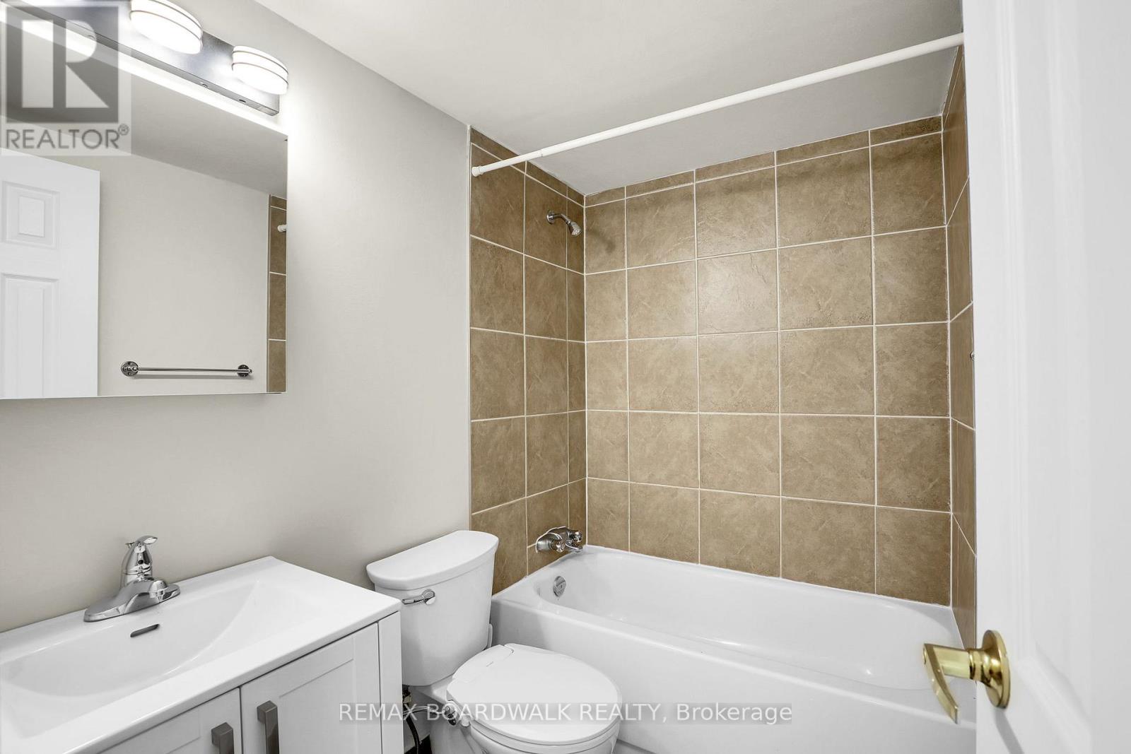 2 Bed, 1 Bath Apartment for Sale in Ottawa – 115 – 2020 JASMINE CRESCENT, Ottawa – MLS# X13476464 - Image 22