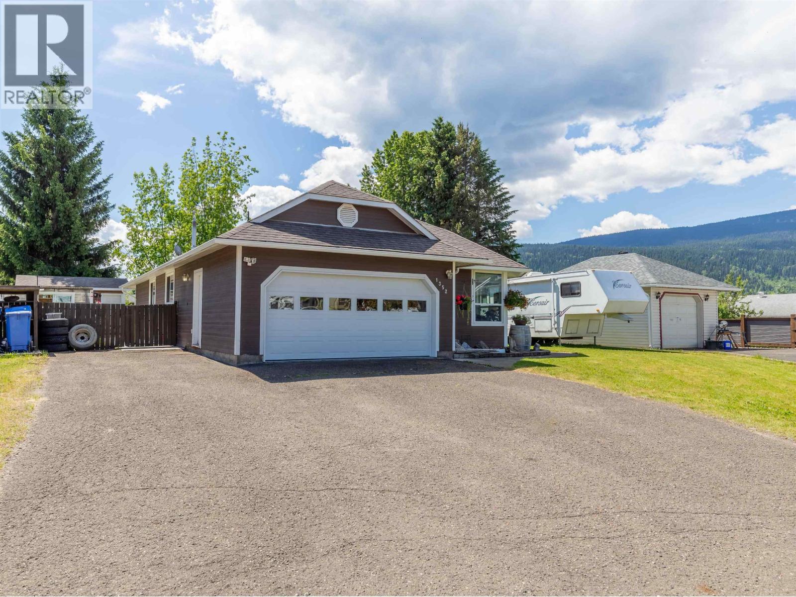 1352 CRONIN Place, Smithers