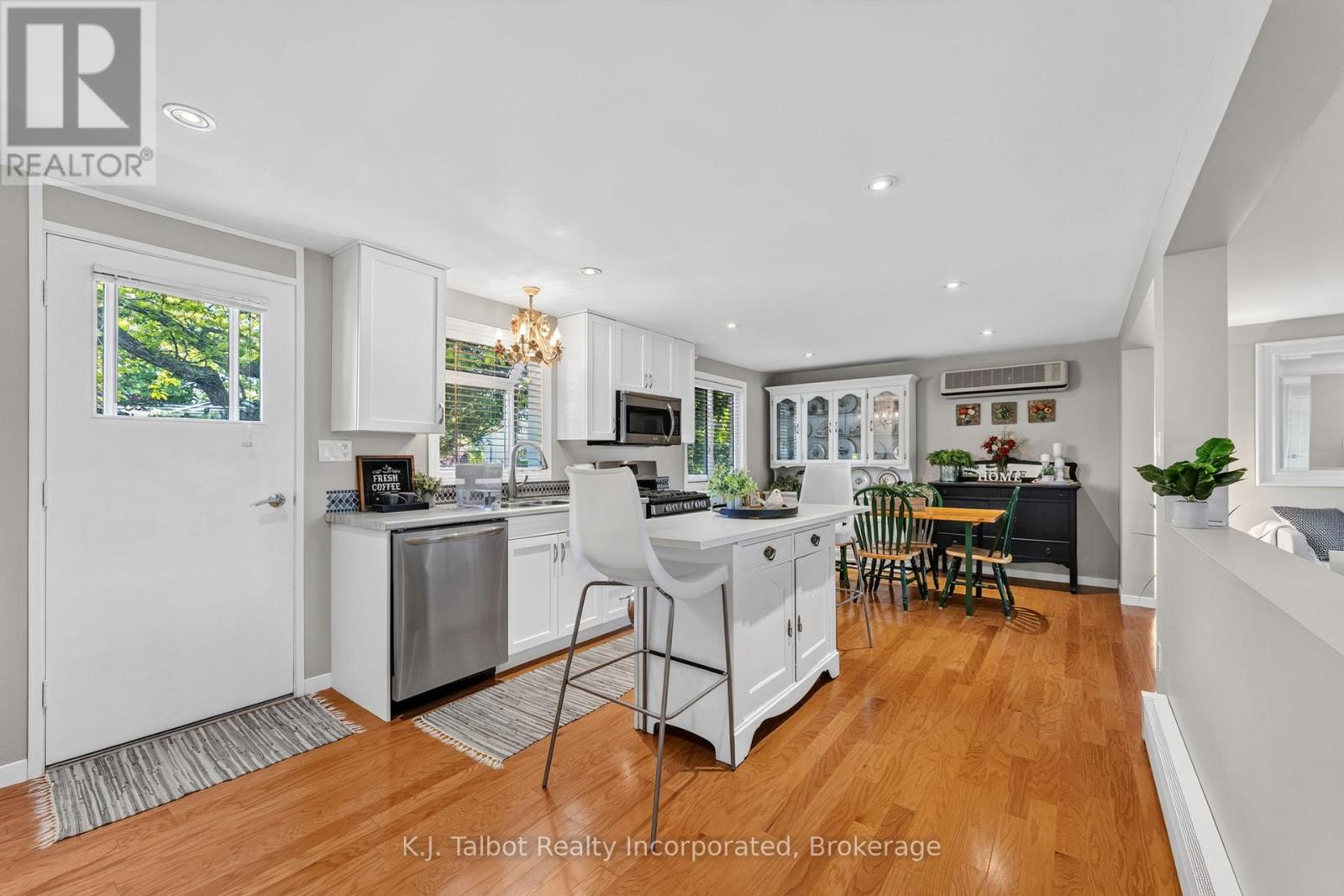 232 PICTON STREET W - 21