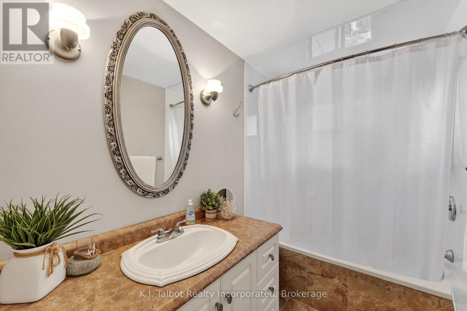 232 PICTON STREET W - 23