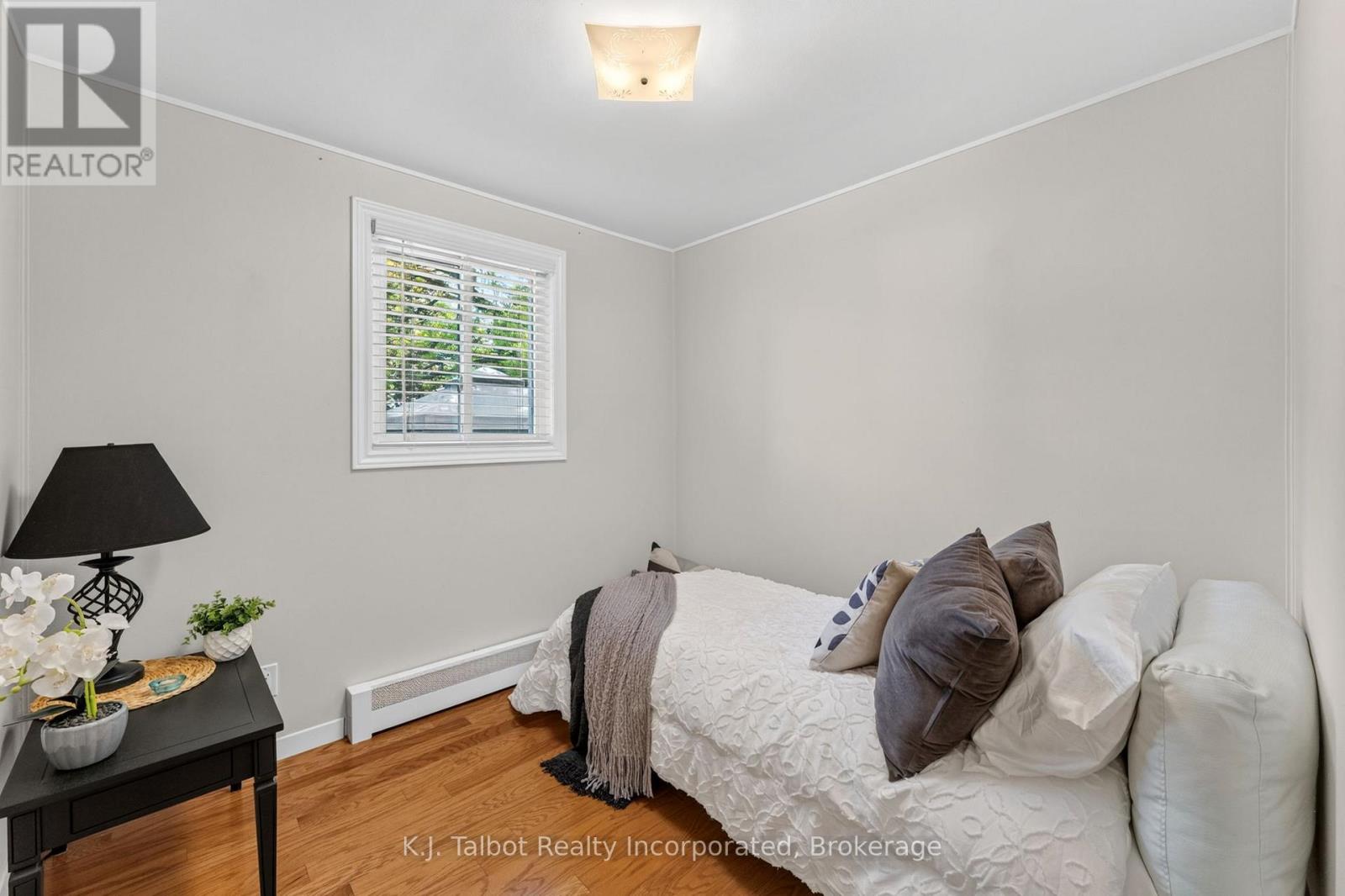 232 PICTON STREET W - 24