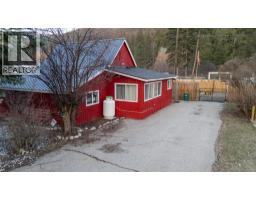 5844 Highway 33, Beaverdell, BC V0H1Y0 Photo 35