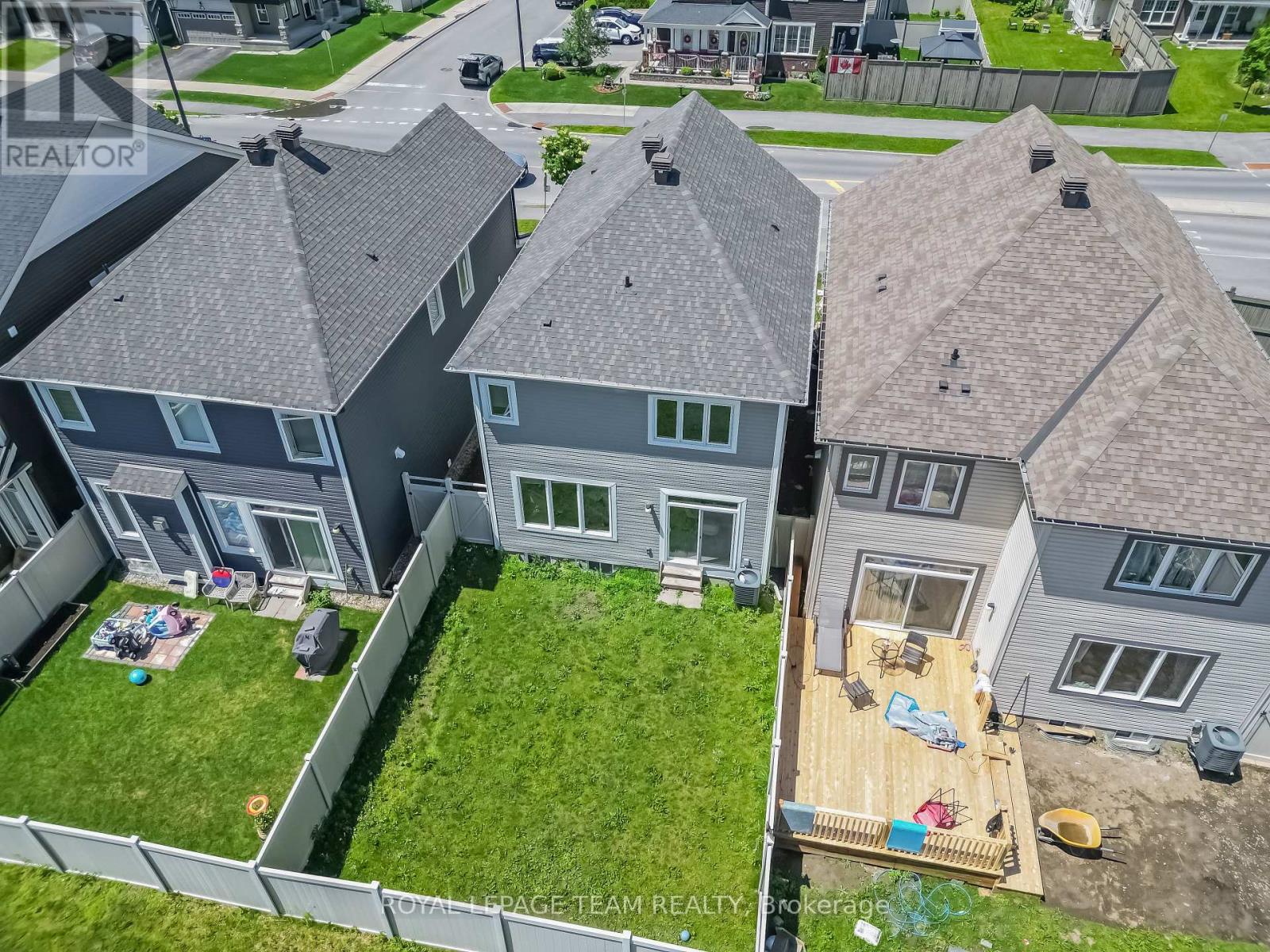 4852 ABBOTT STREET E - 27