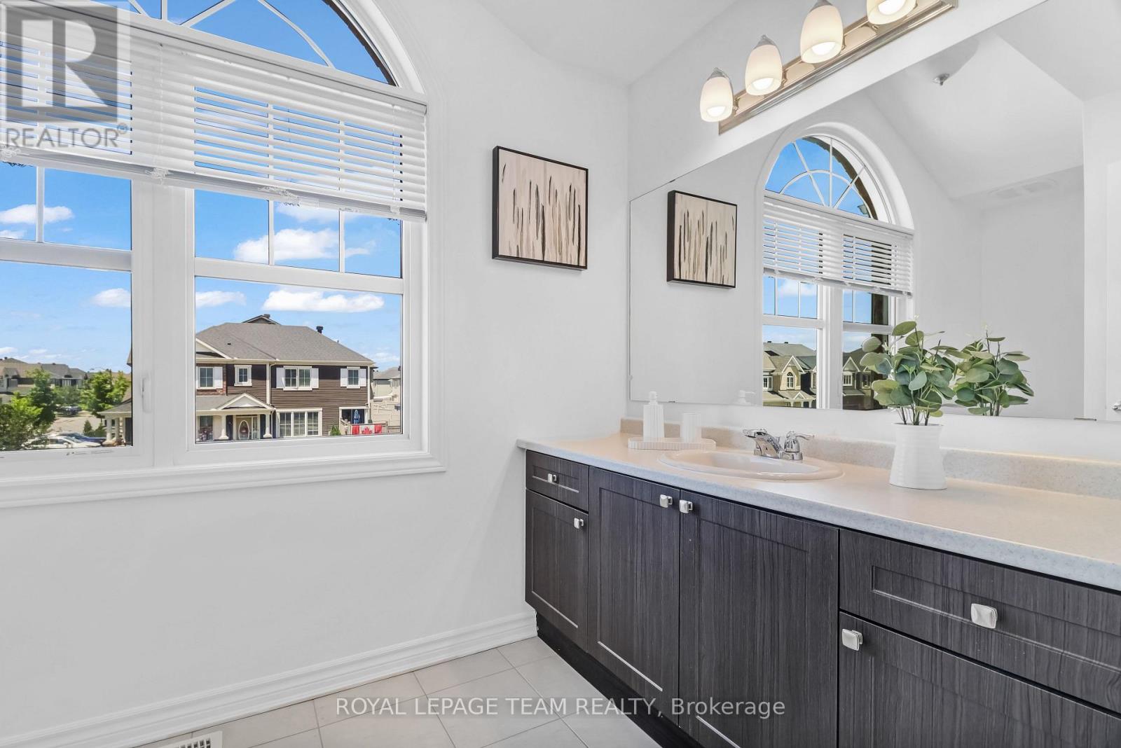4852 ABBOTT STREET E - 20