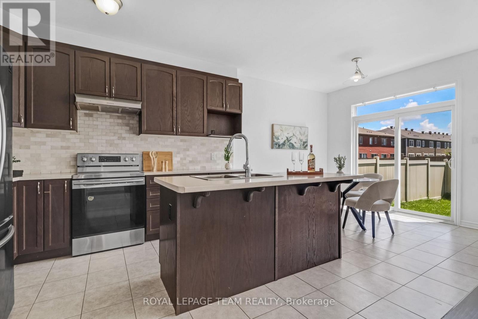 4852 ABBOTT STREET E - 10
