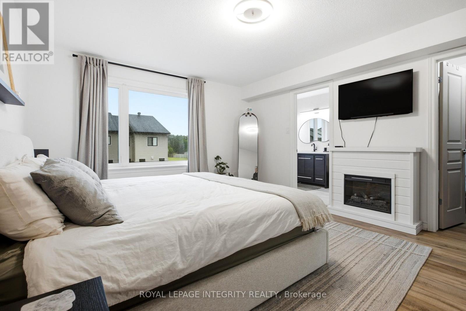3 Bed, 3 Bath House for Sale in Ottawa – 246 COOKS MILL CRESCENT, Ottawa – MLS# X13476808 - Image 27