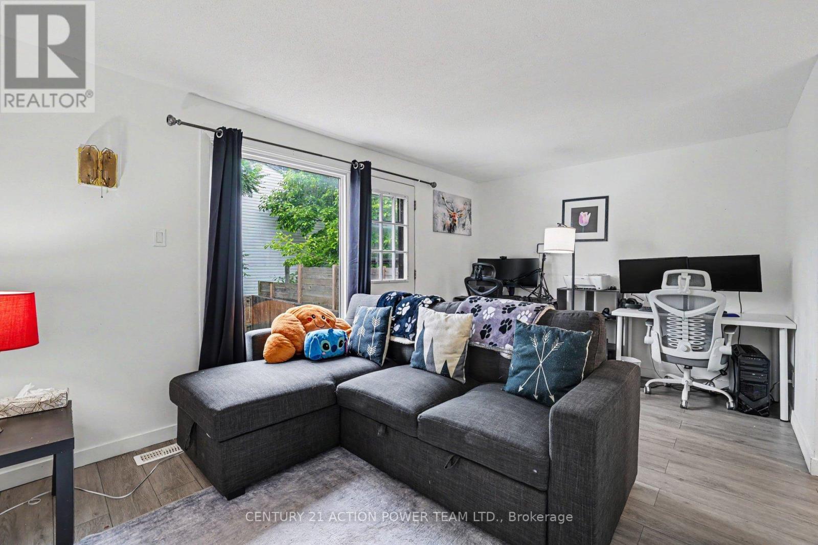 #76 48 SUMAC STREET - 6