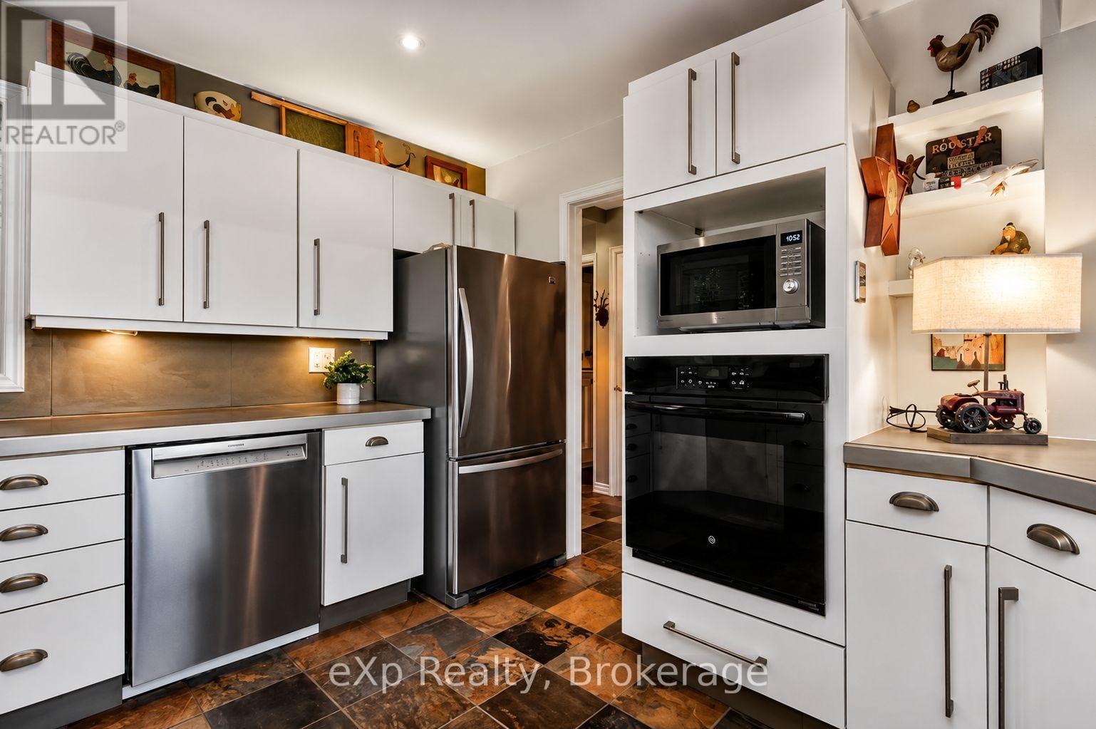 407047 GREY 4 ROAD - Image 20
