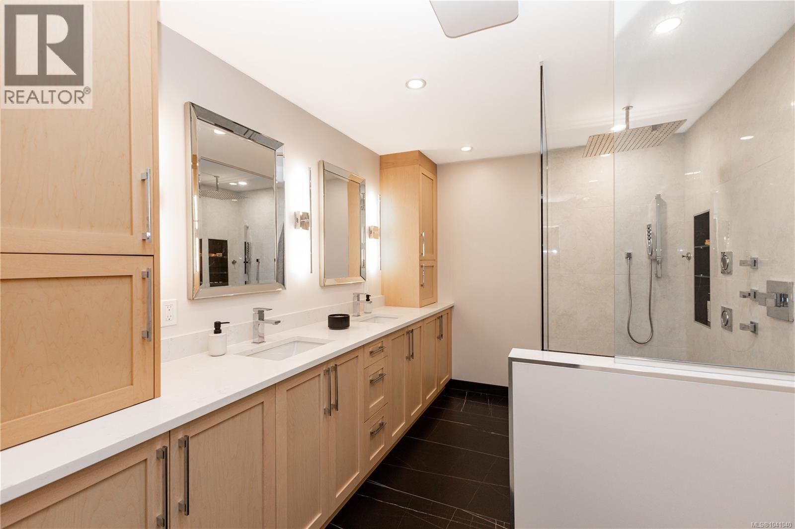 204 539 Island Hwy, Campbell River
