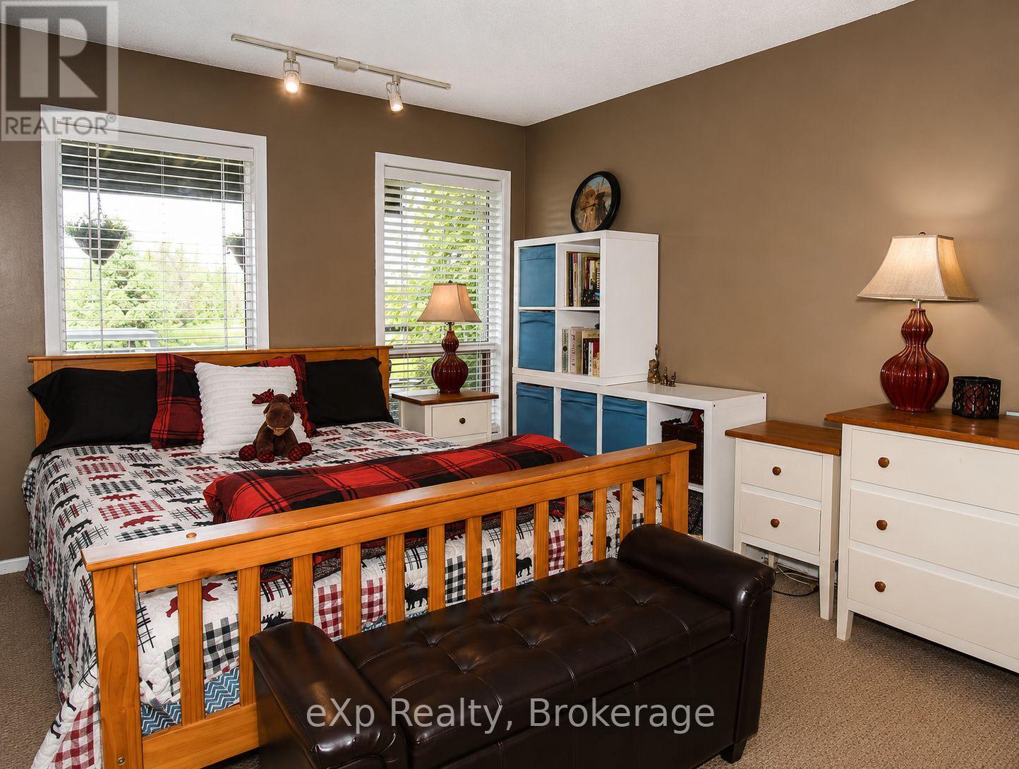 407047 GREY 4 ROAD - 33