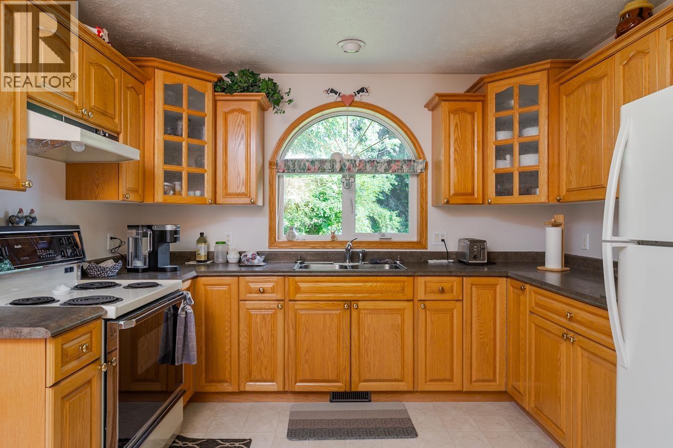 Photo 10 of 40 — 8315 DOMAGALA ROAD · Prince George, BC