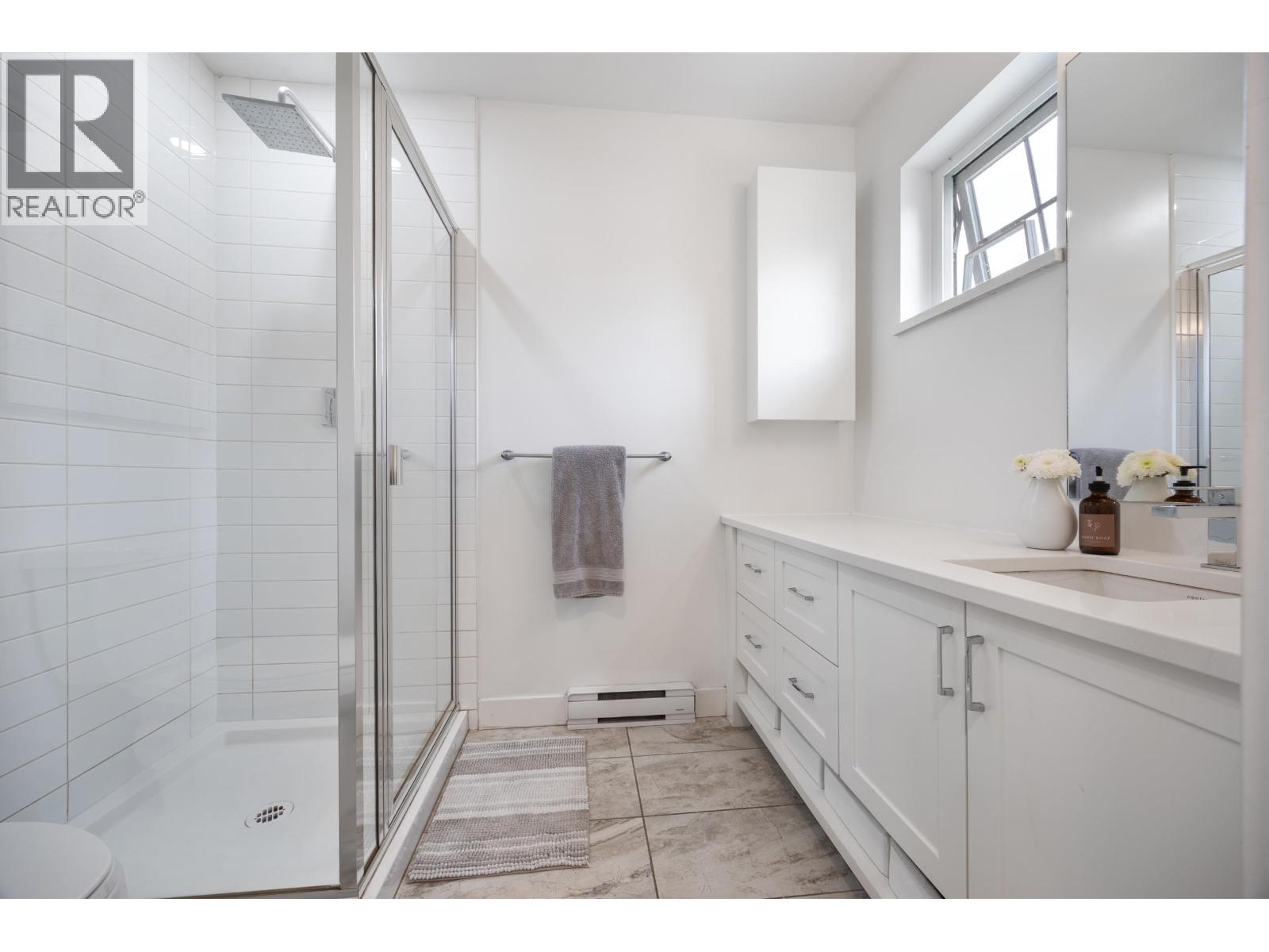 6 1818 HARBOUR STREET, Port Coquitlam