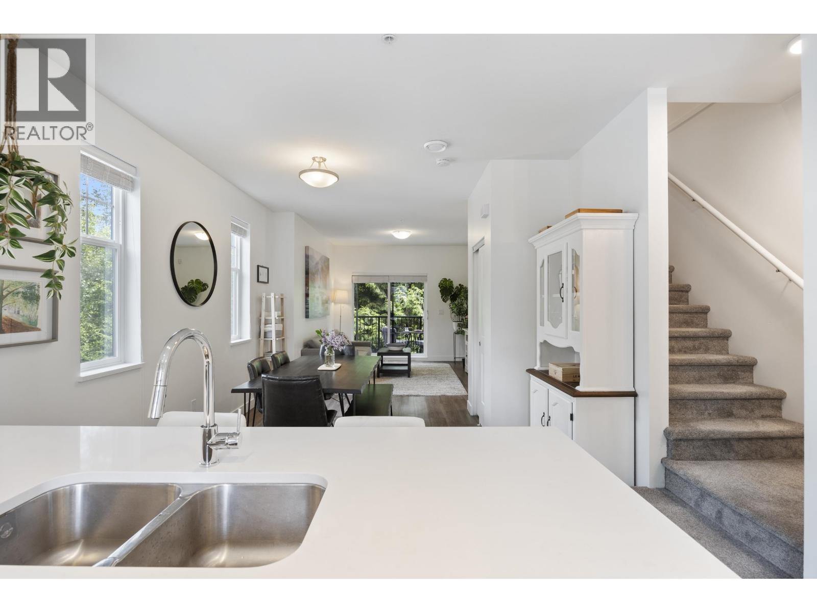 6 1818 HARBOUR STREET, Port Coquitlam
