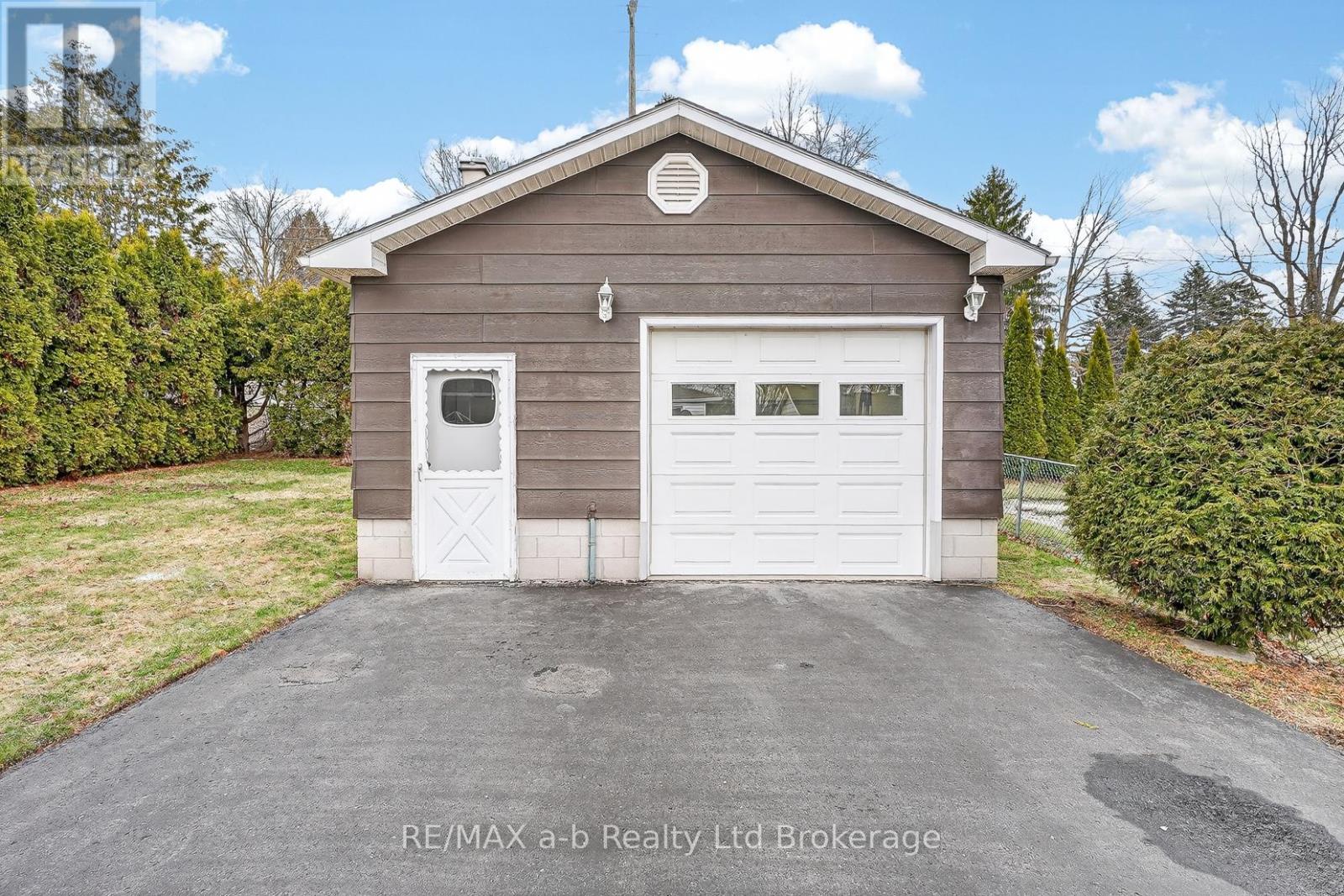 42 PRINCESS PARK ROAD - 13