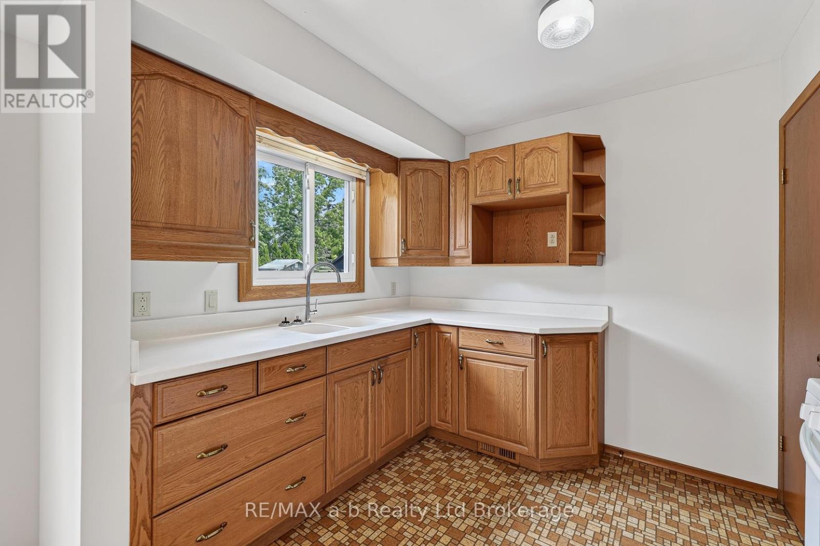 42 PRINCESS PARK ROAD - 24
