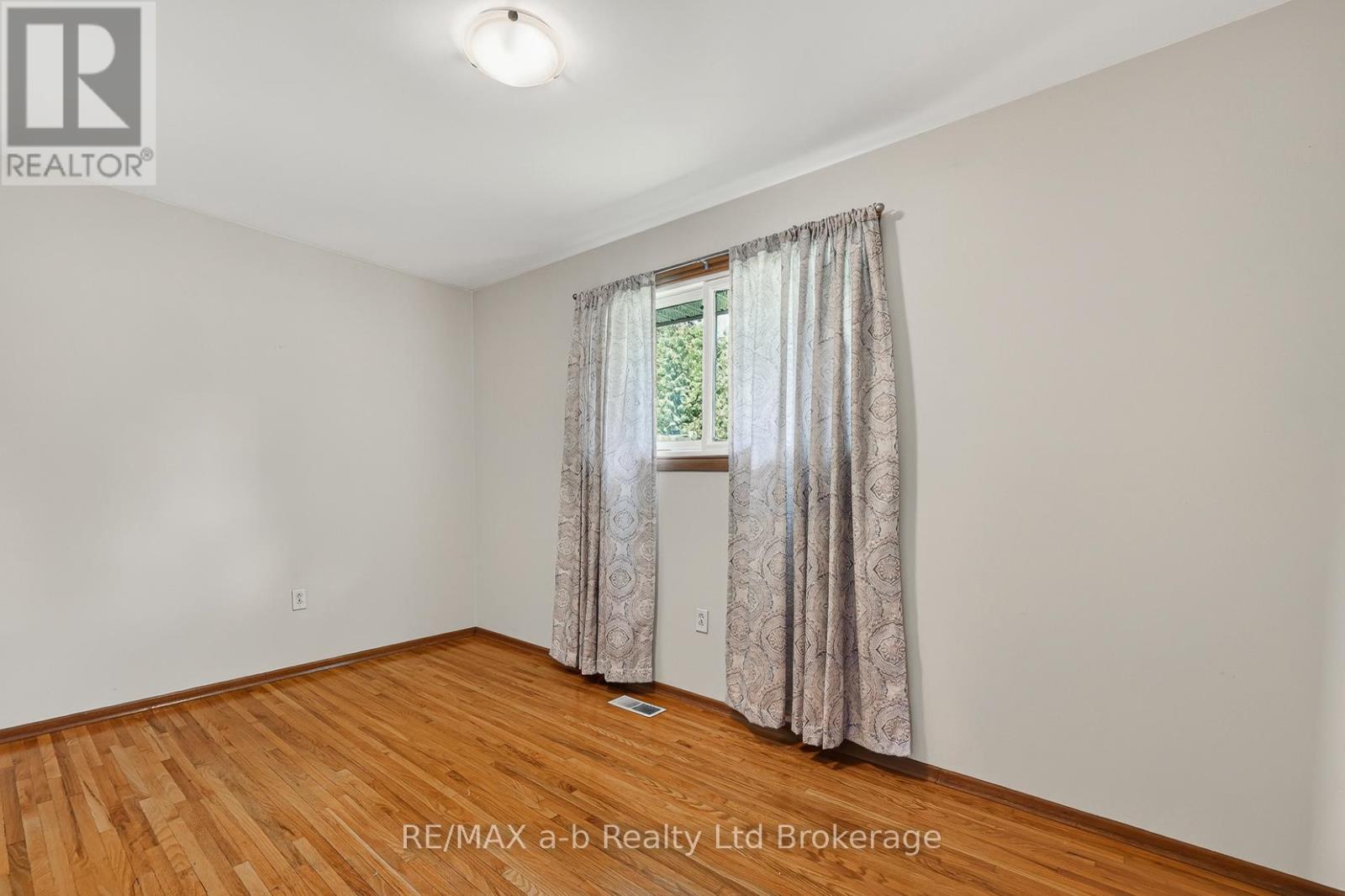 42 PRINCESS PARK ROAD - 28