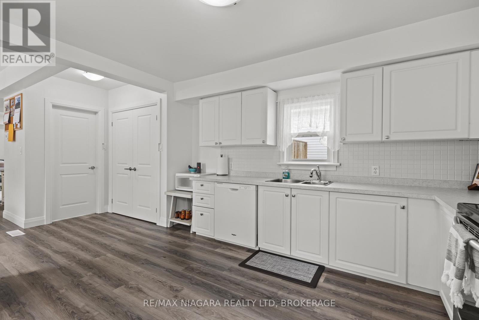 47 SULLIVAN AVENUE - Image 17
