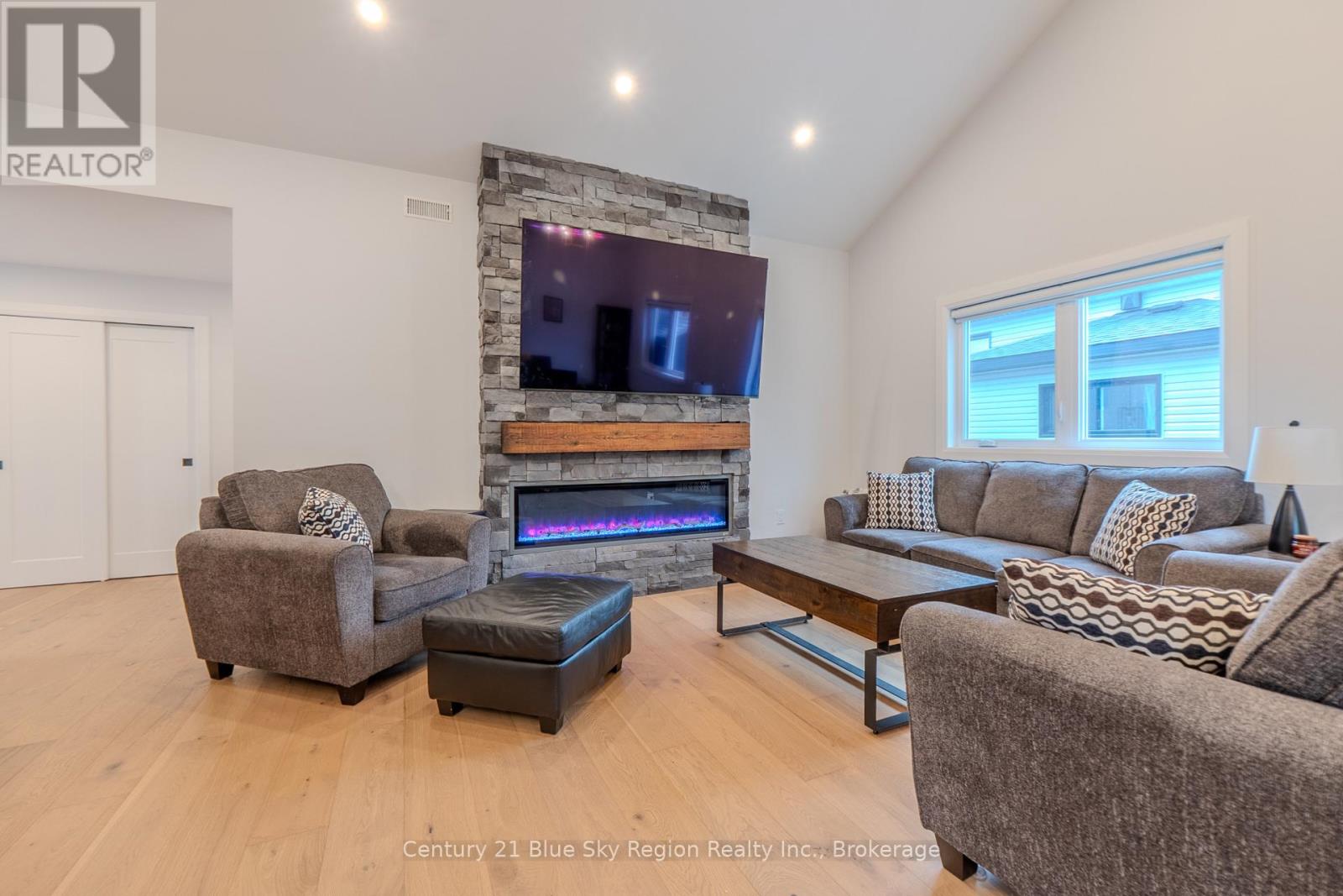 178 CARMICHAEL DRIVE - 14
