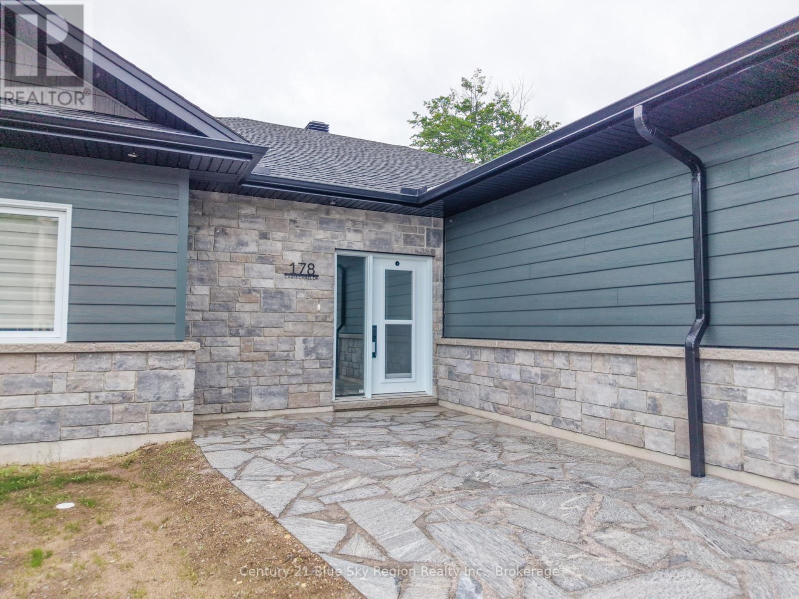 178 CARMICHAEL DRIVE - 3