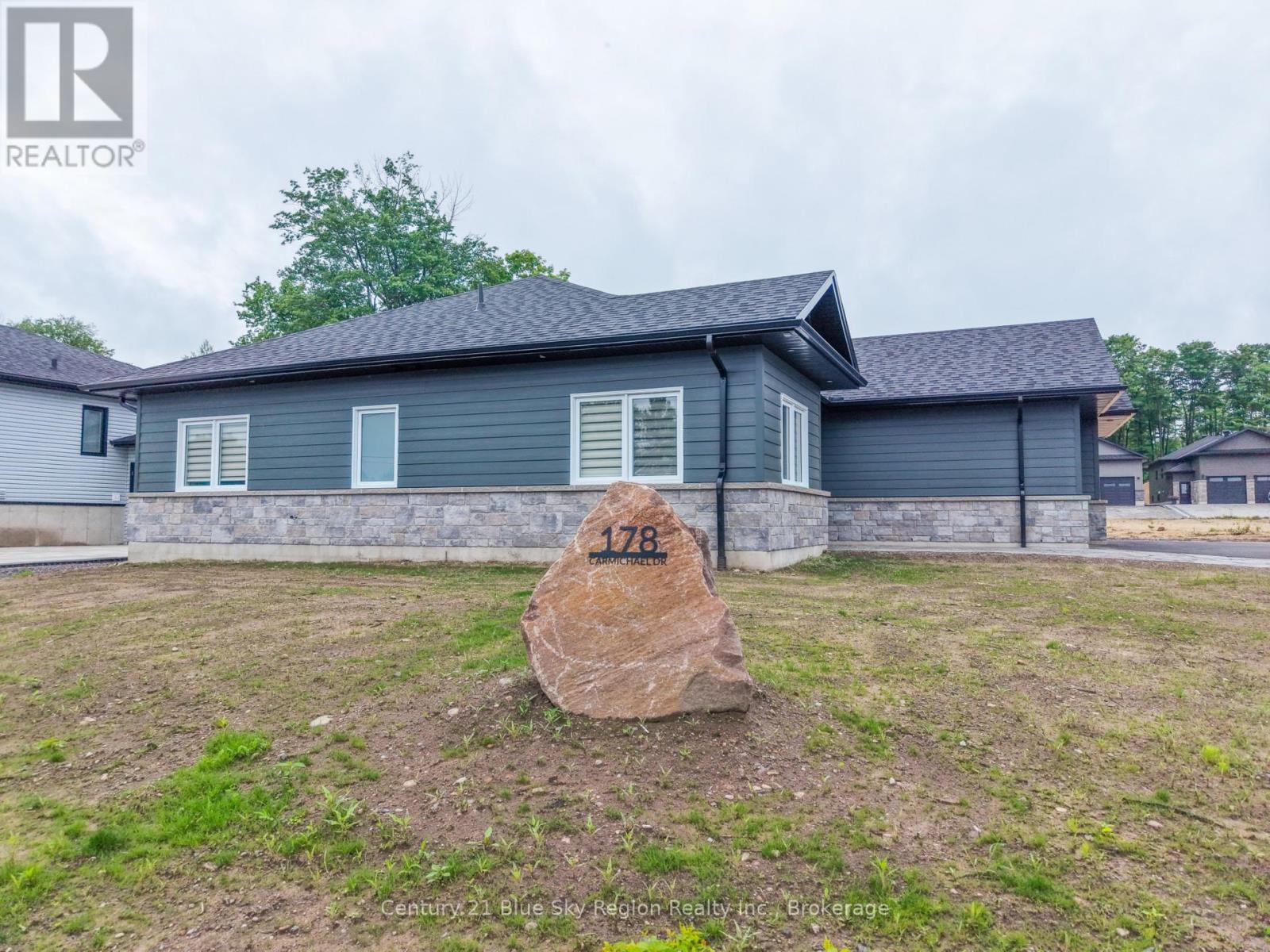 178 CARMICHAEL DRIVE - 33