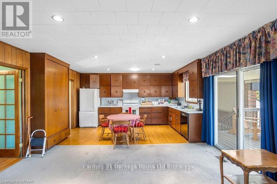 5-bedroom home for sale at 10 JOSEPH STREET, Tillsonburg ON · photo 7 of 29