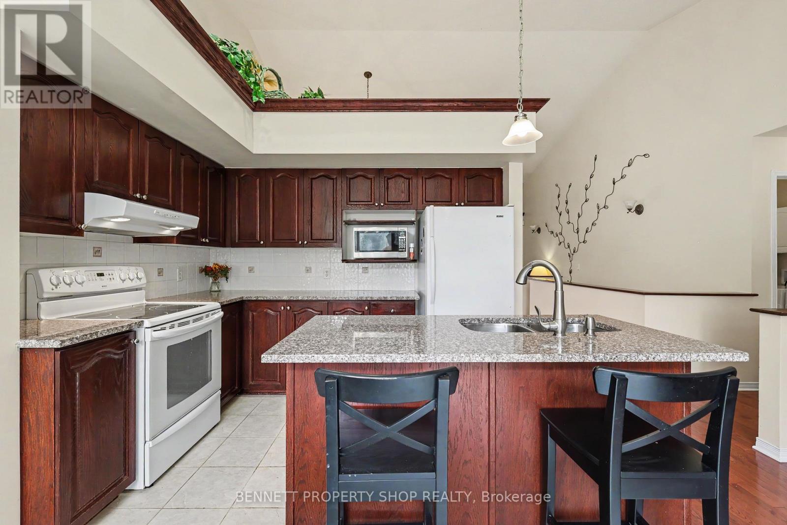 4 BURNSTEAD CRESCENT - 2