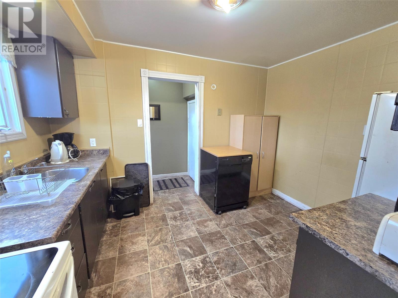 908 Tamarck Drive thumbnail 7