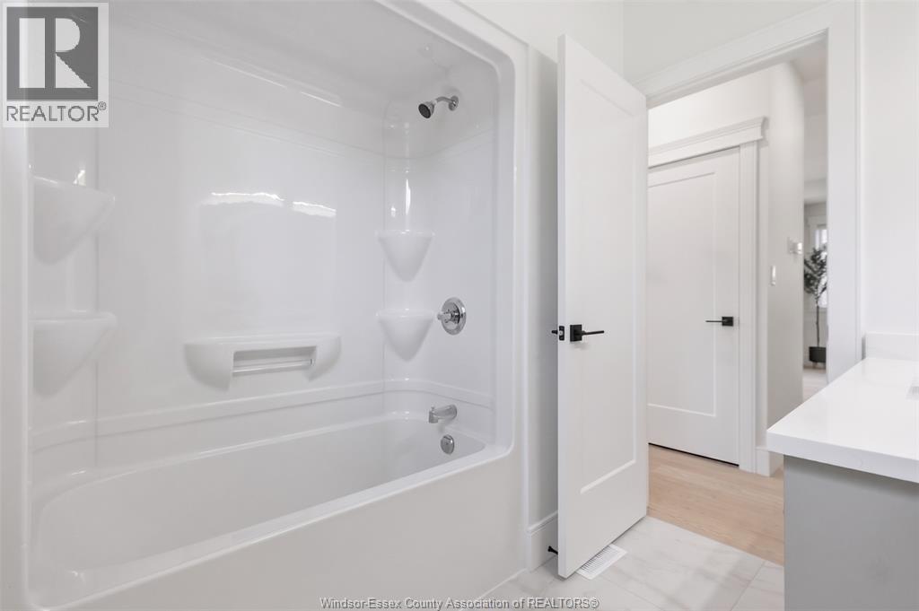 3025 MCROBBIE CRESCENT - 16