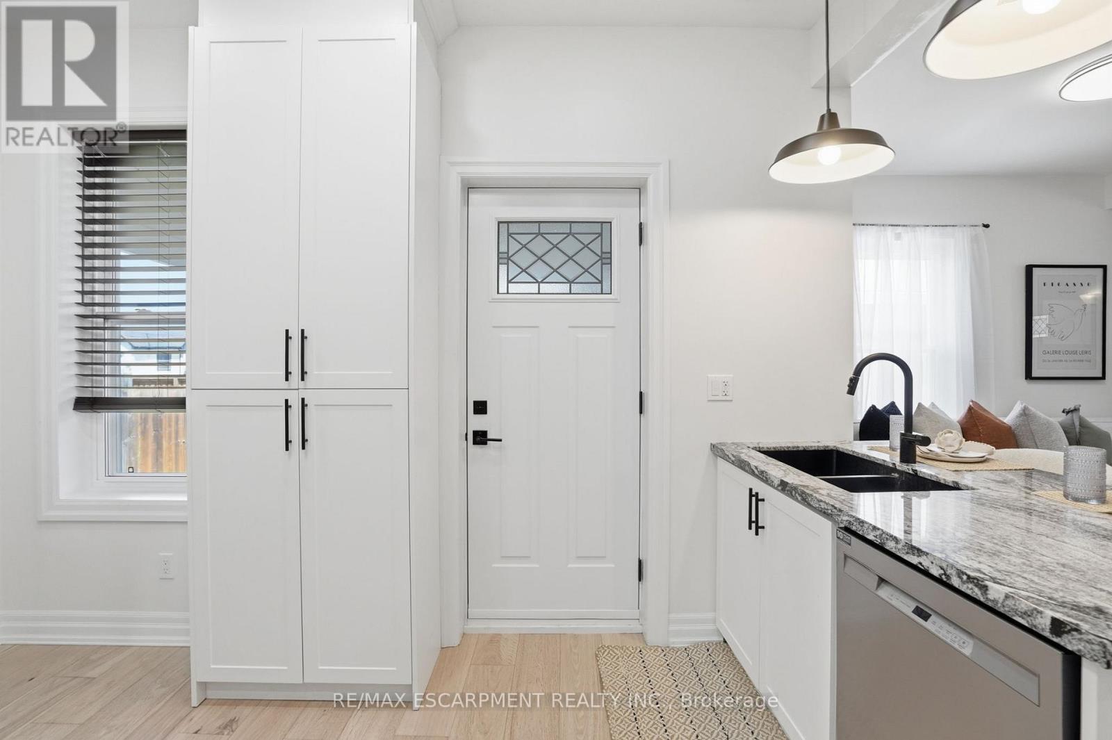 3-bedroom home for sale at 118 VICTORIA STREET, Brantford ON · photo 12 of 30