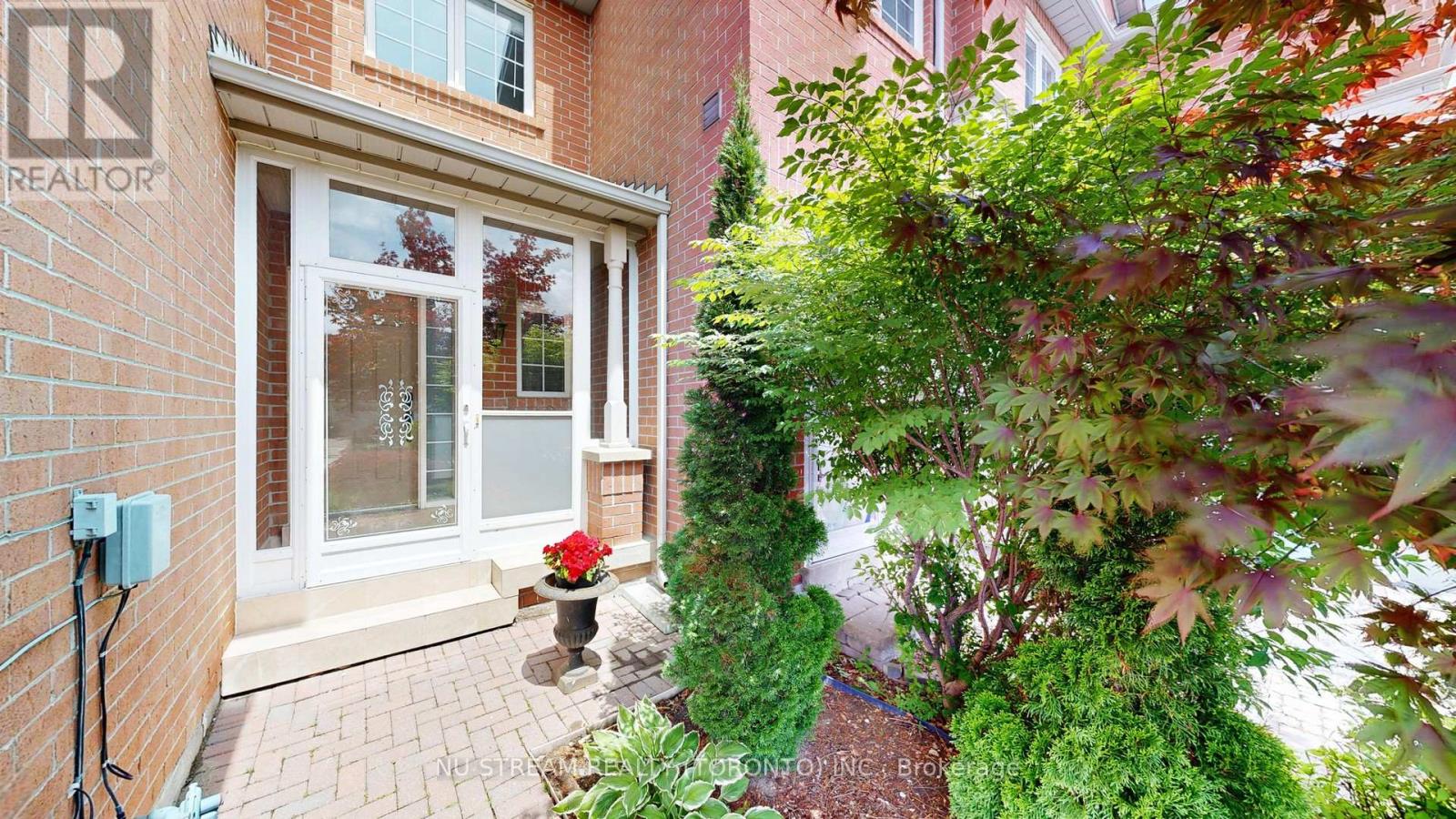 60 NOTTINGHAM DRIVE - 3