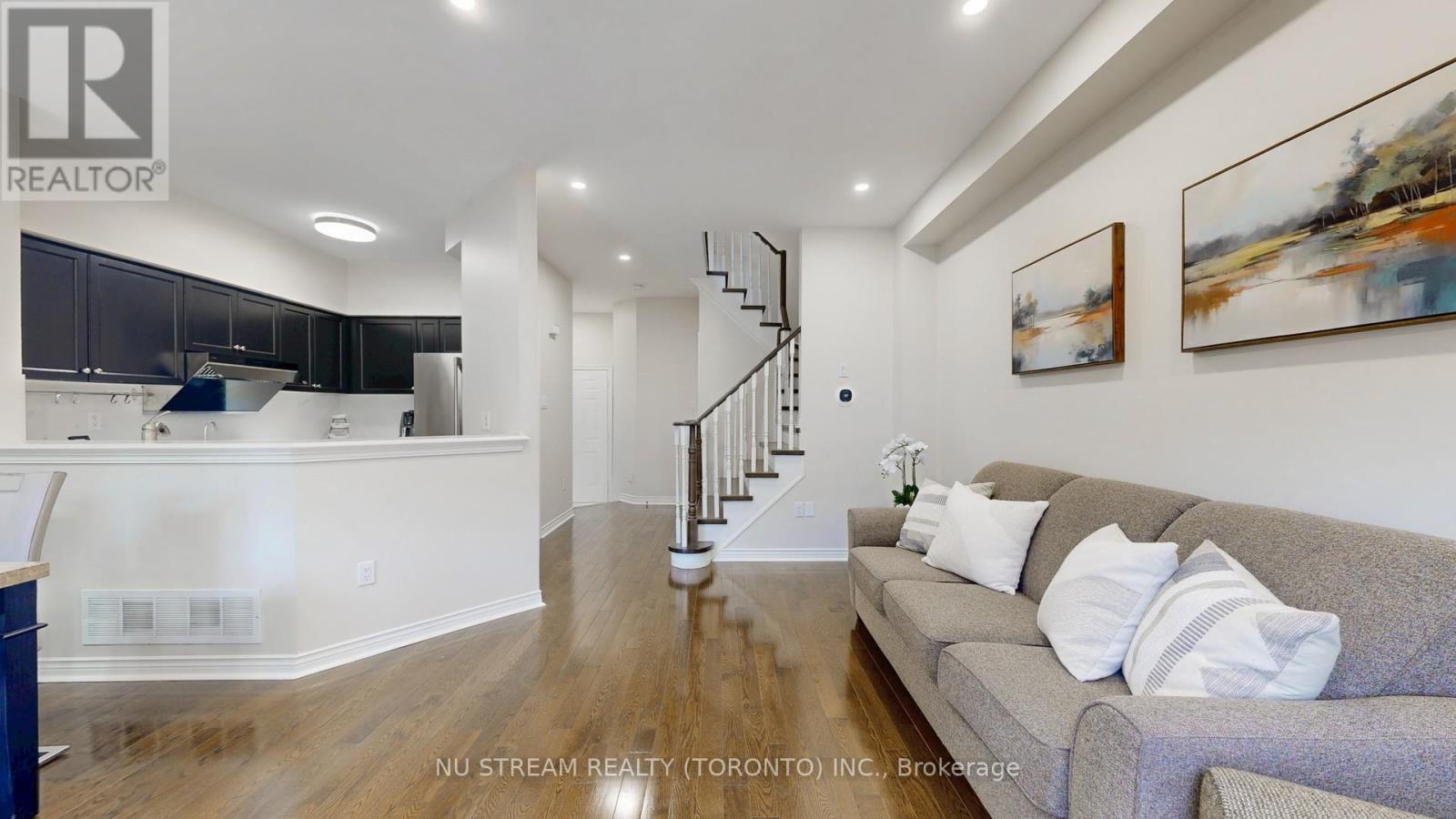 60 NOTTINGHAM DRIVE - 7