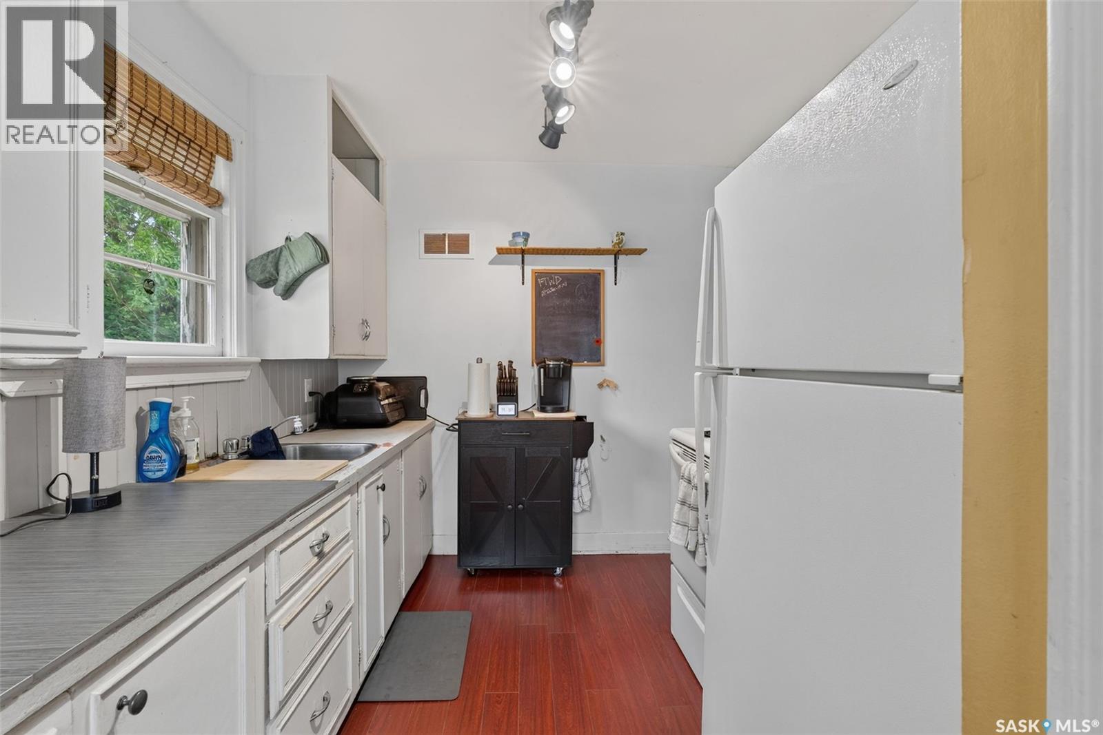 205 Bemister AVENUE E - 17