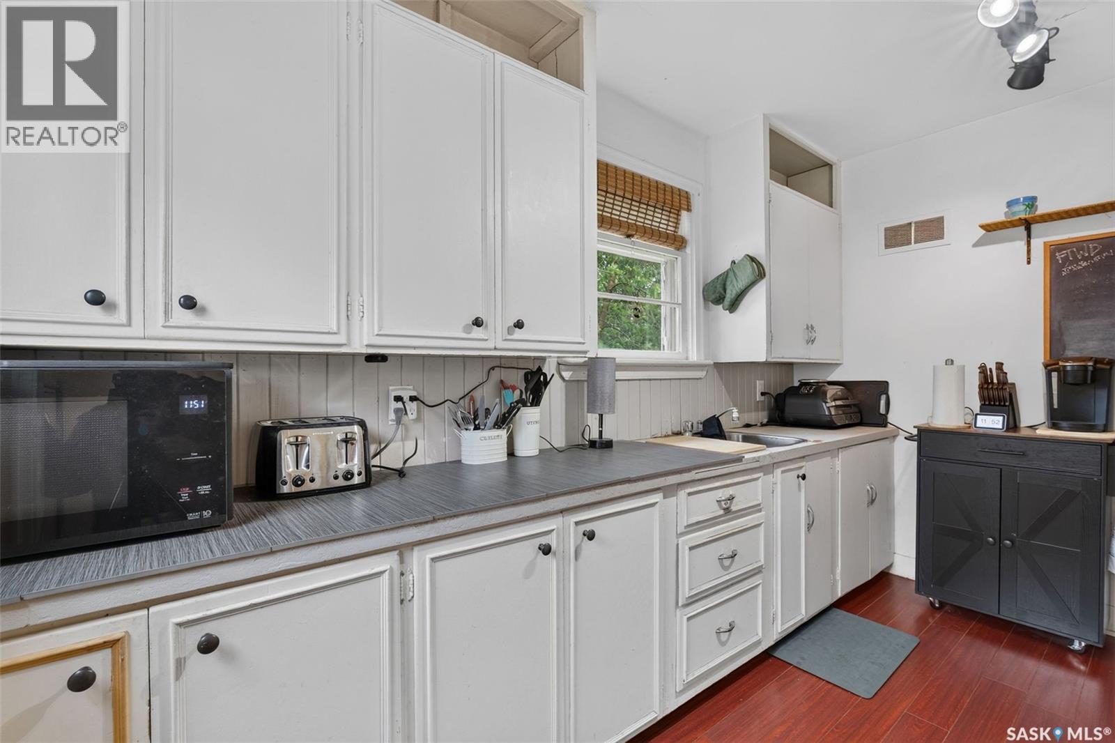 205 Bemister AVENUE E - 19