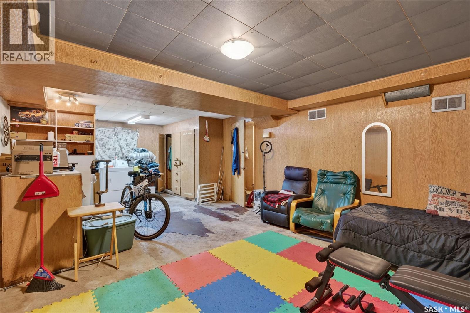 205 Bemister AVENUE E - 28