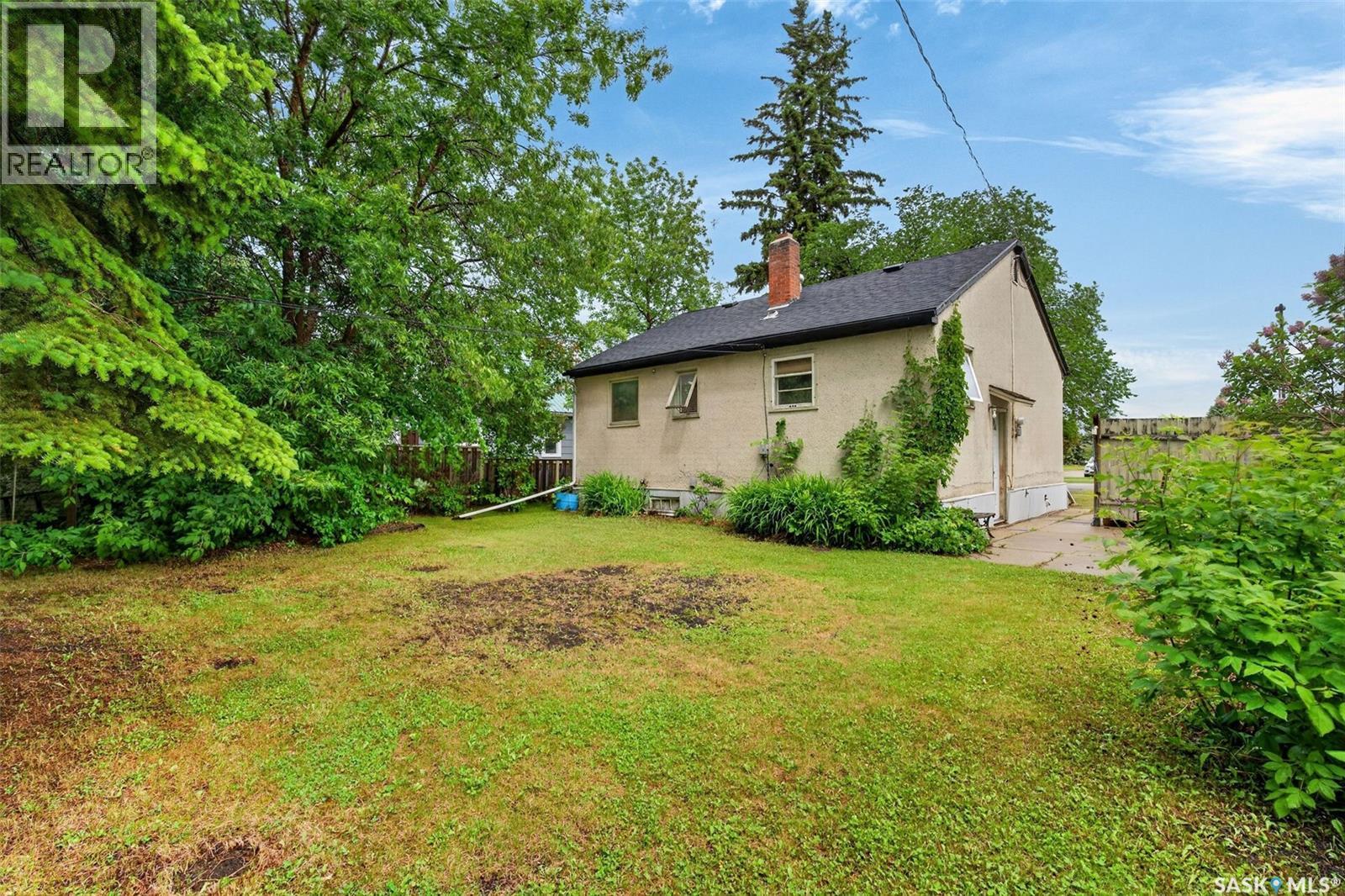 205 Bemister AVENUE E - 8