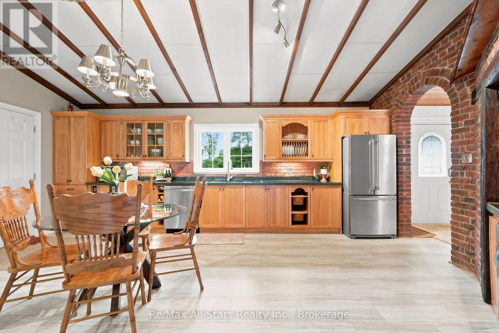 5149 8 CONCESSION - 9