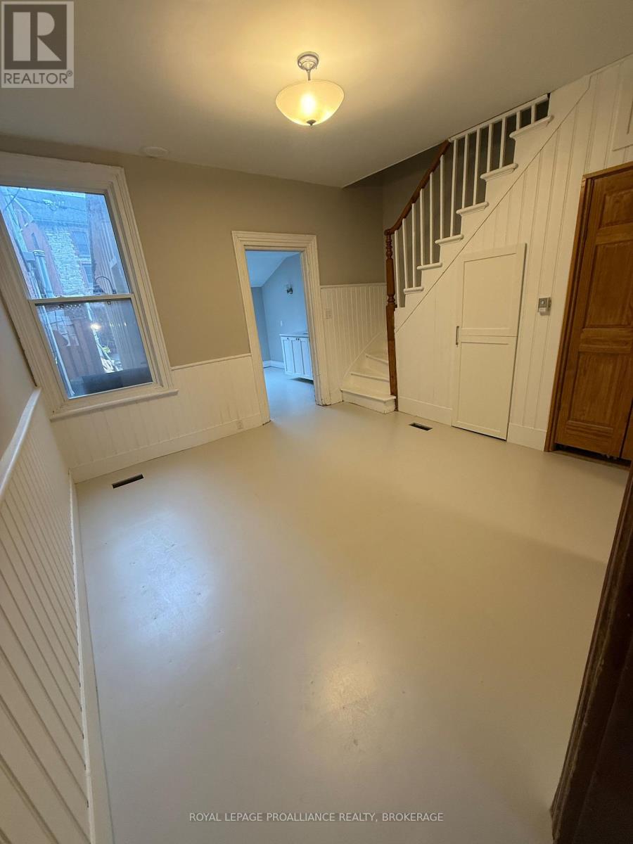 272 WELLINGTON STREET - 12