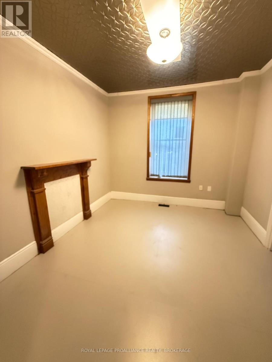 272 WELLINGTON STREET - 13