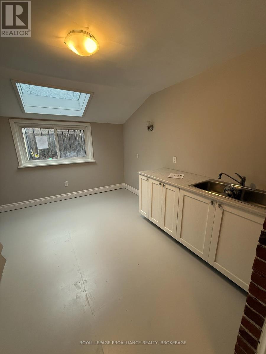 272 WELLINGTON STREET - 15