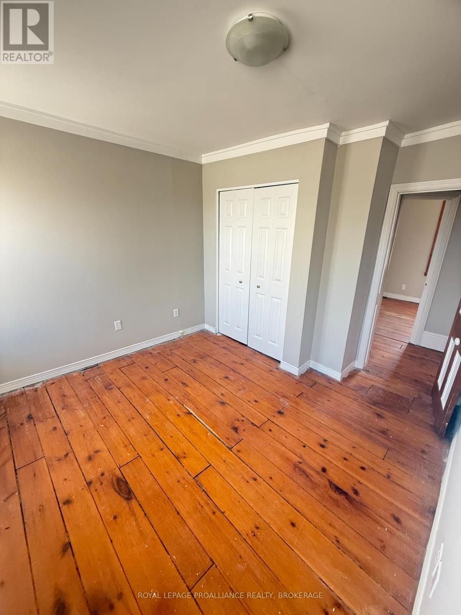 272 WELLINGTON STREET - 8