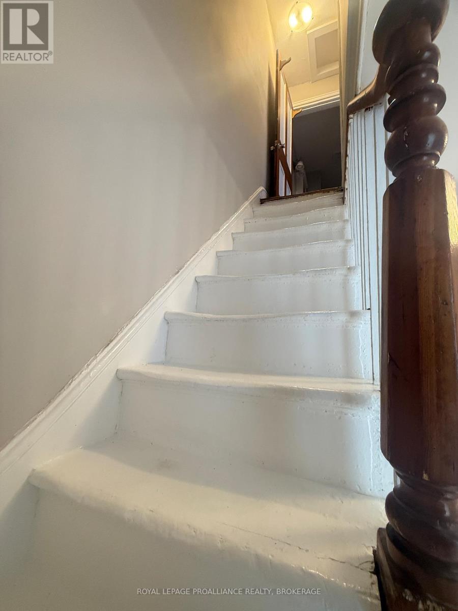 272 WELLINGTON STREET - 7