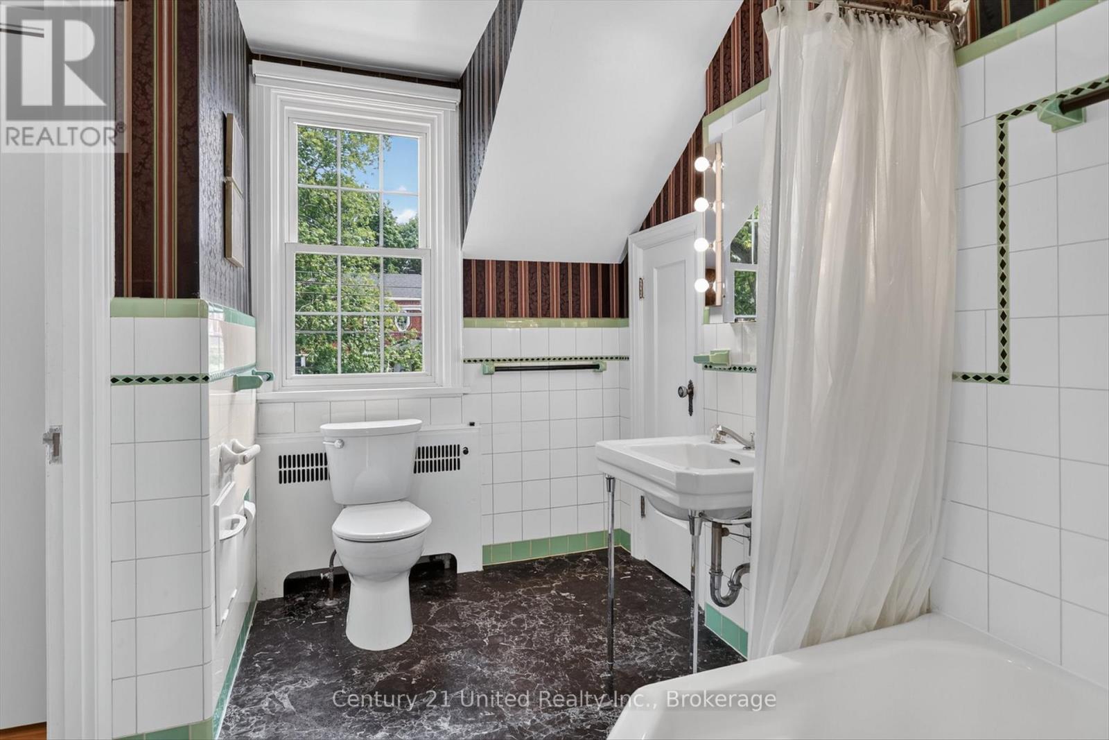 204 O'CARROLL AVENUE - 17