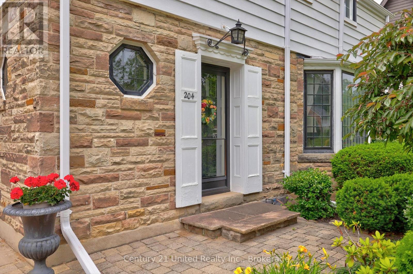 204 O'CARROLL AVENUE - 3