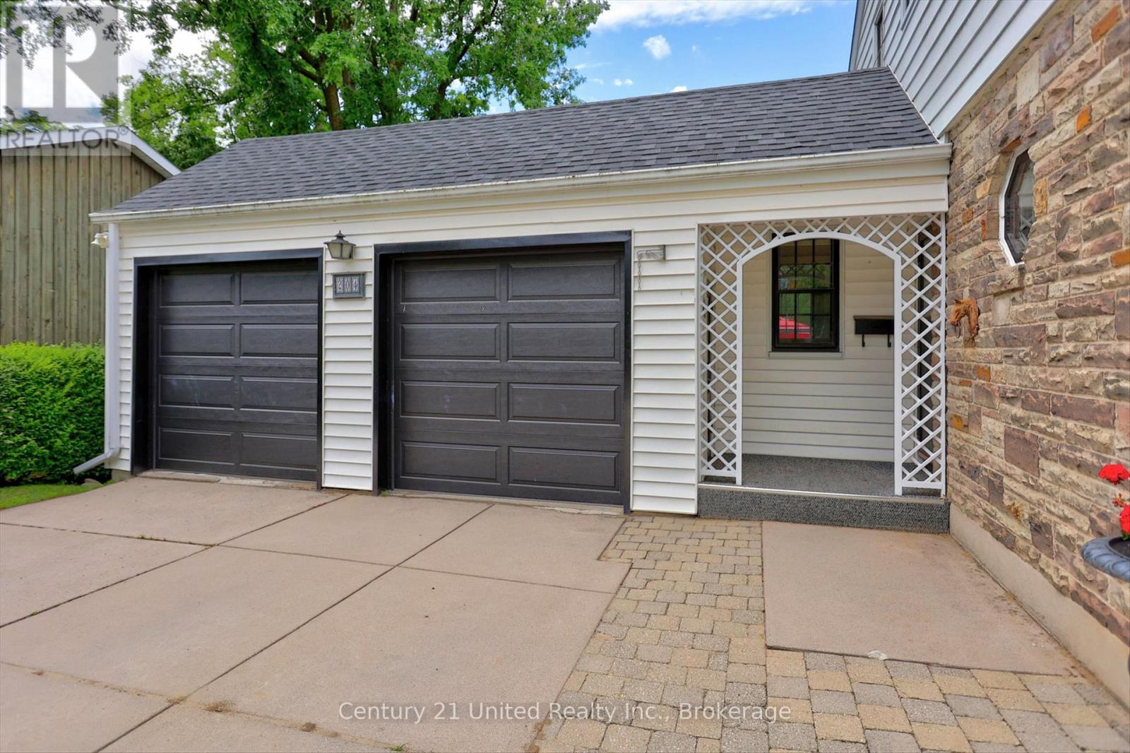 204 O'CARROLL AVENUE - 32