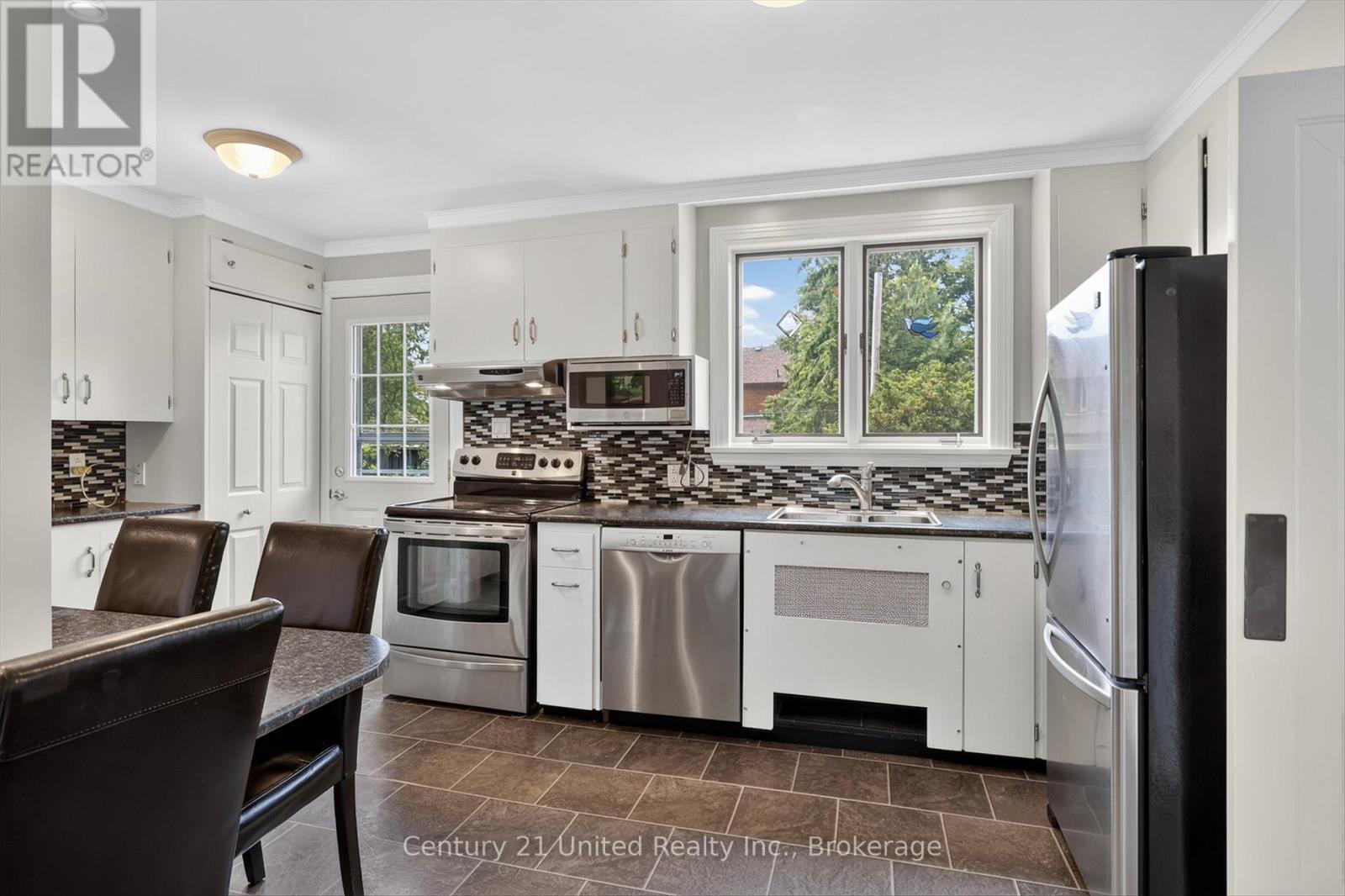 204 O'CARROLL AVENUE - 6