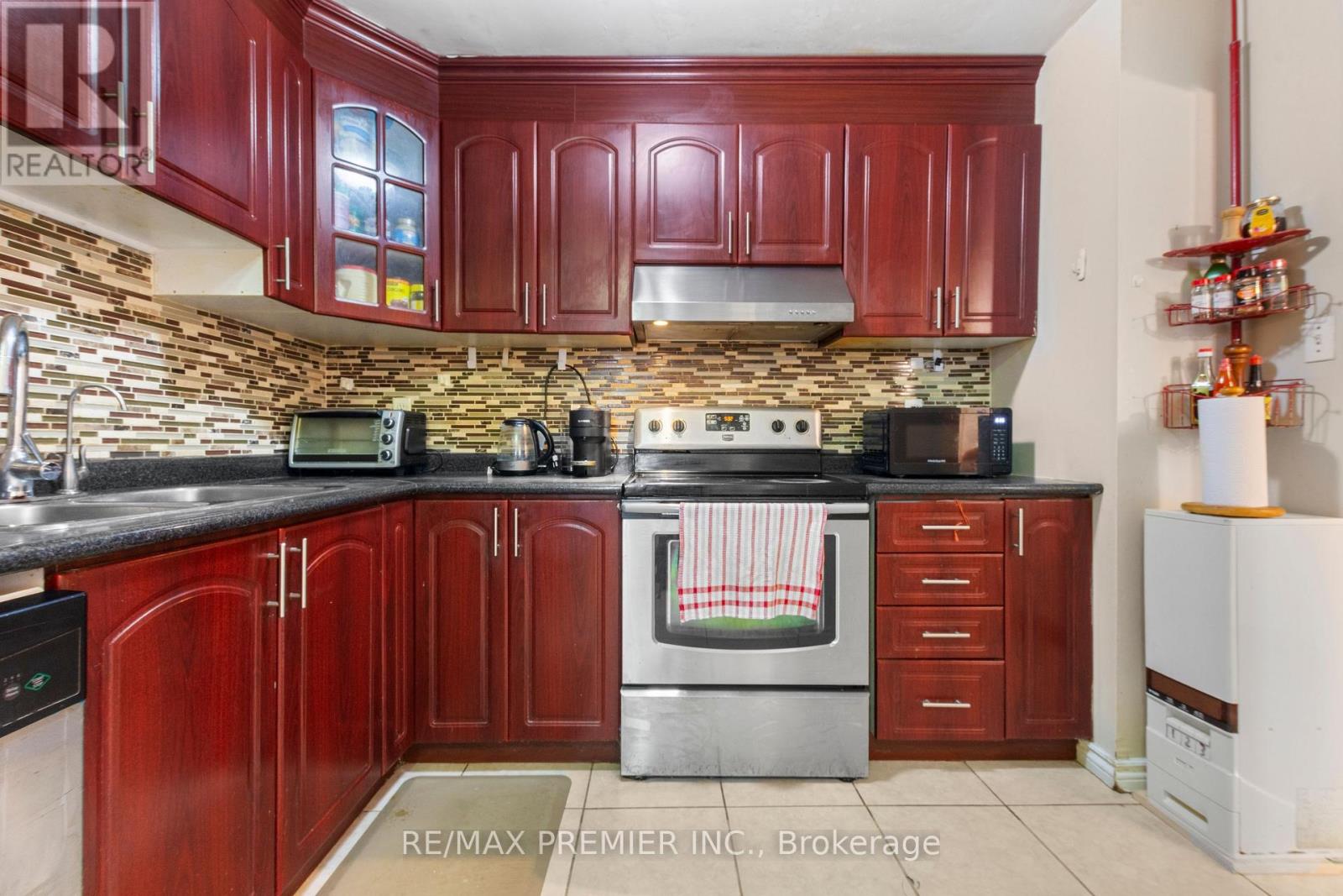 #292 1605 ALBION ROAD - 13